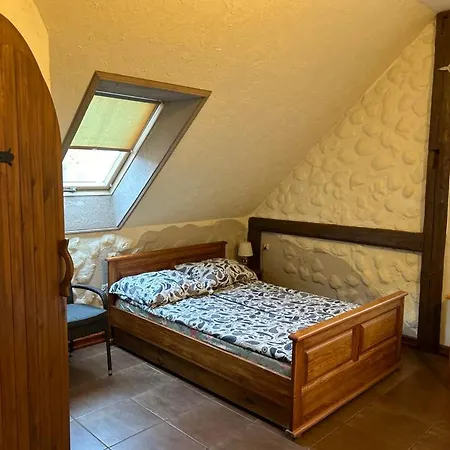 לינה וארוחת בוקר I Saracenska סטגנה