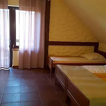 I Saracenska 3*